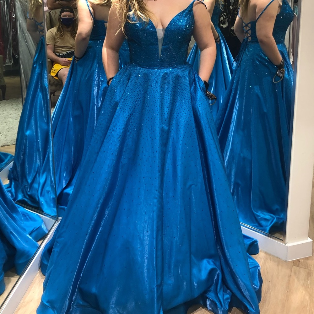 Ellie Wilde 2021 Prom dress